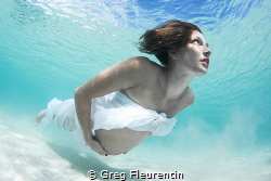 Pregnant lady in the lagoon by Greg Fleurentin 